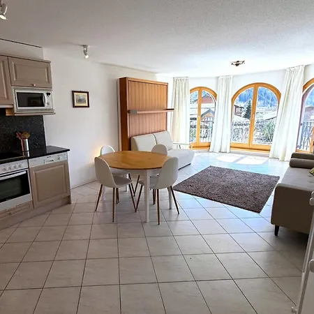 Chateau 15 Apartment