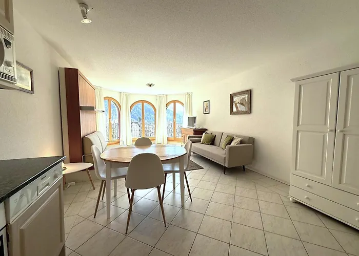 Chateau 15 アパート ロイカーバード